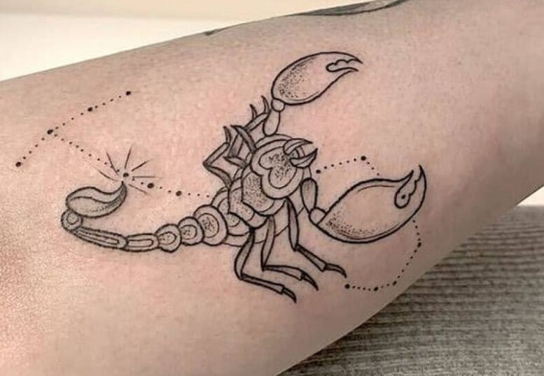 Tattoo bọ cạp cách điệu nhẹ nhàng