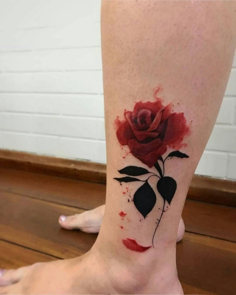 Hình xăm hoa hồng ở cổ chân cho nữ