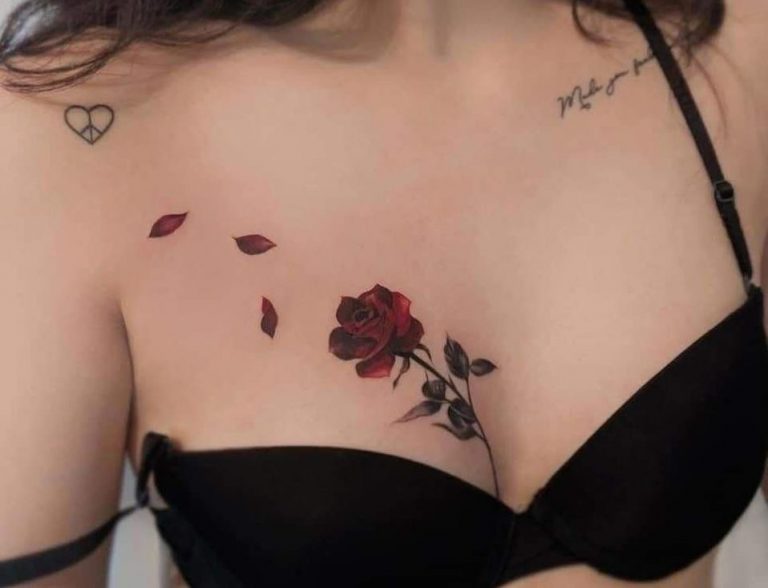 Hình xăm hoa hồng ở ngực đẹp cho nữ