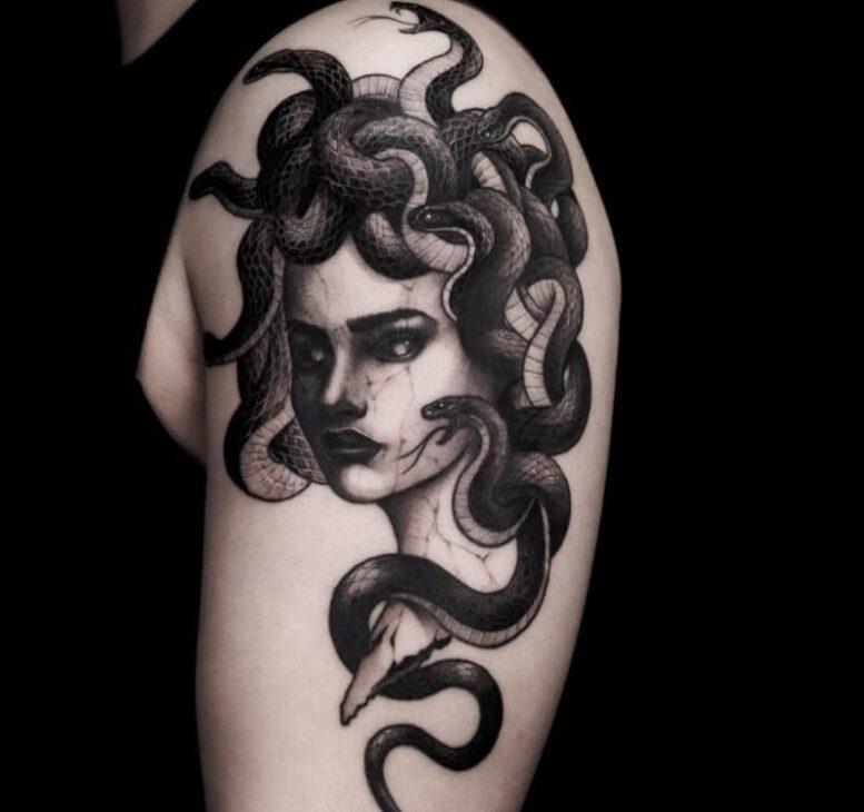 Hình xăm Medusa ở cánh tay
