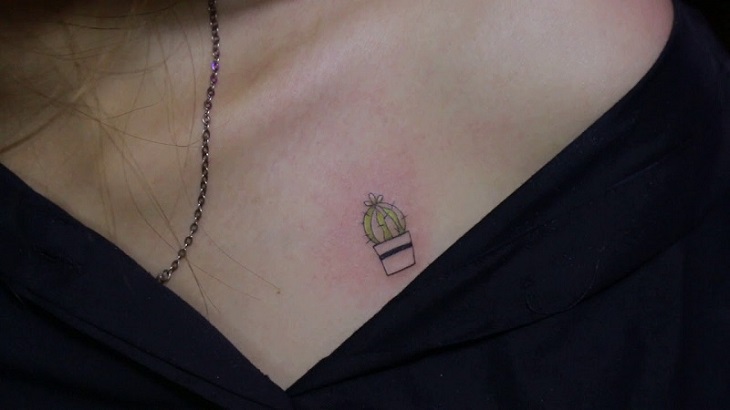 Hình tattoo mini ở ngực cực quyến rũ